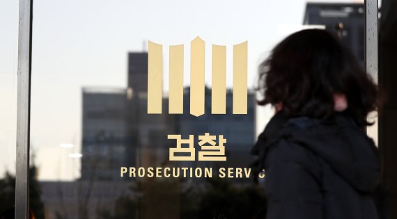 대선 앞두고 尹, 李 향한 고발장 늘어..정치공세 우려도