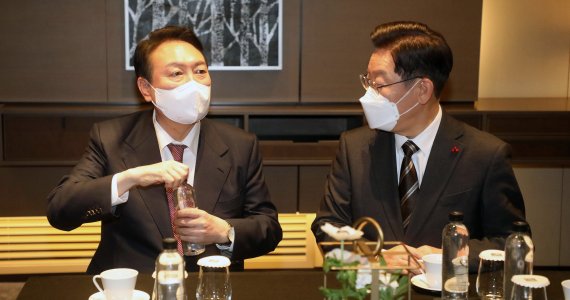 국민의힘 "이재명에 양자토론 제의 검토"..'자료 반입' 전제
