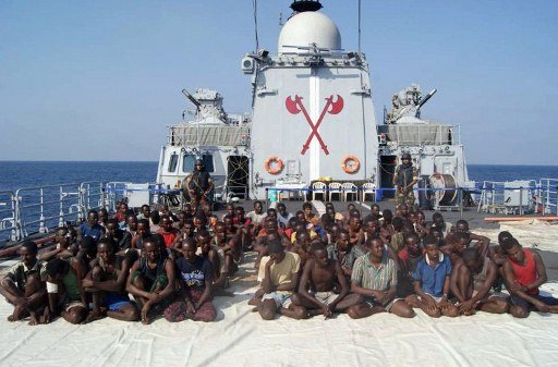 2012년 3월 인도 해군에 붙잡힌 소말리아 해적들.AFP뉴스1