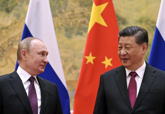 지난 4일 블라드미르 푸틴 러시아 대통령과 시진핑 중국 국가주석이 베이징동계올림픽 개막식 직전에 만나서 회담을 갖고 있다. 사진=뉴시스(크렘린 기자단풀)