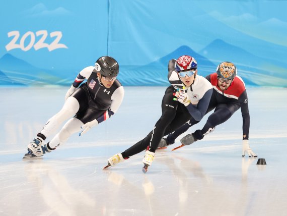 [베이징올림픽] 쇼트트랙 박장혁·이준서·황대헌, 남자 1000m 예선 통과