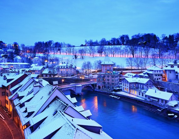 베른 구시가지의 겨울 야경