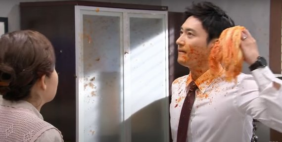 <모두 다 김치>의 나은희(왼쪽)와 임동준. (사진=<모두 다 김치> 캡처) © 뉴스1