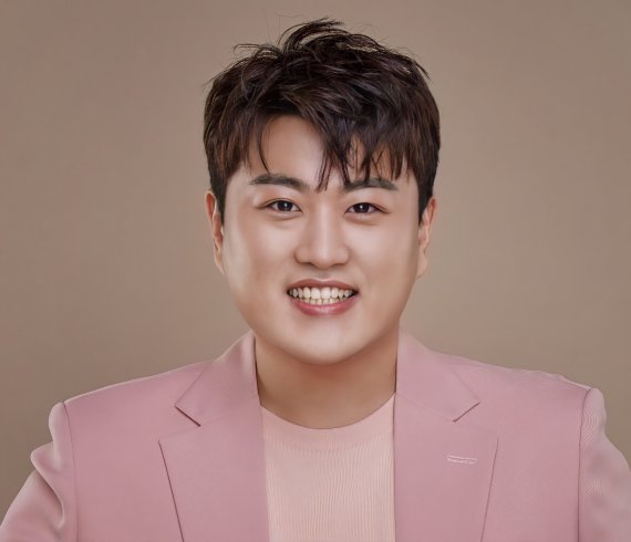 김호중 팬카페 ‘강동 송파 아리스’, 월드비전에 후원금 전달