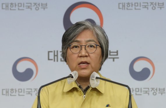 정은경 "2월 말 하루 최대 17만명 확진 전망"