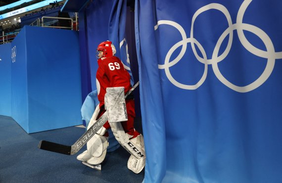 2022 Beijing Olympics - Ice Hockey - Women's Prelim. Round - Group A - Russian Olympic Committee v Canada - Wukesong Sports Centre, Beijing, China - February 7, 2022. Mariia Sorokina of the Russian Olympic Committee steps back out after a break in play. REUTERS/David W Cerny /REUTERS/뉴스1 /사진=뉴스1 외신화