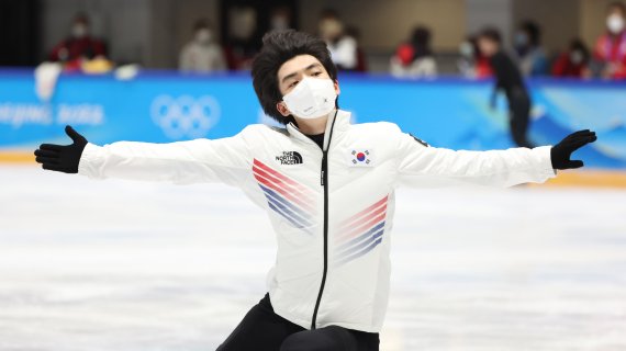 7일 중국 베이징 캐피탈 실내경기장 인근 피겨스케이팅장에서 차준환이 2022 베이징동계올림픽 남자 싱글 쇼트프로그램 출전을 앞두고 연기를 펼치고 있다. 남자 개인 쇼트프로그램은 오는 8일 열린다. 2022.2.7/뉴스1 © News1 박지혜 기자