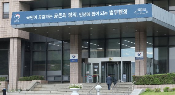 법무부, '외국인 비자 연장 전 세금체납 확인제도'로 3558억원 체납액 징수