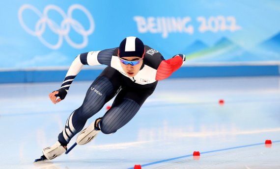 '한국 첫 메달' 김민석, 인터뷰 중 눈시울 붉힌 이유? "모모가..."