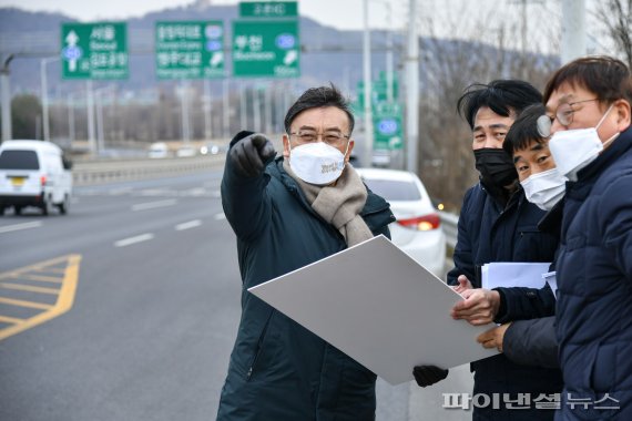 정하영 김포시장(왼쪽) 버스전용차로 현장행정. 사진제공=김포시