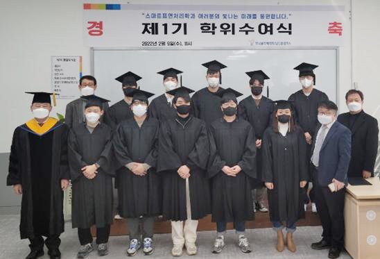 한국폴리텍대학 남인천캠퍼스는 9일 산업학사 12명, 전문기술 및 하이테크 과정 177명의 학위수여식 및 수료식을 개최했다.