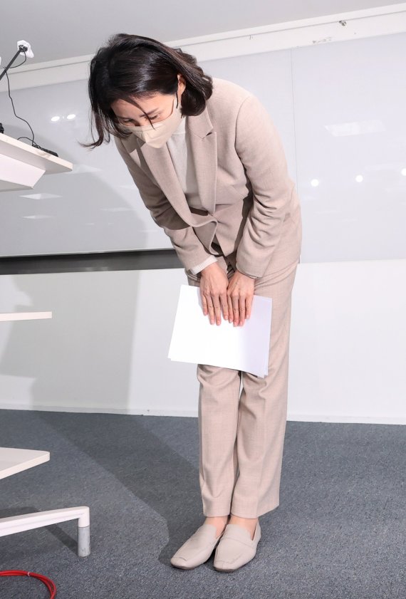 이재명 더불어민주당 대선 후보의 배우자 김혜경 씨가 9일 오후 서울 여의도 민주당 중앙당사에서 기자회견을 열고, 과잉의전 논란에 대해 사과하고 있다. 사진=뉴스1