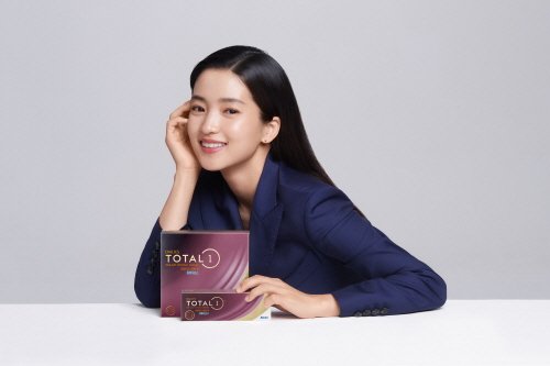 알콘, ‘워터렌즈’ 광고모델로 프리미엄한 이미지의 배우 김태리 선정