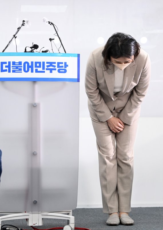 이재명, 경기도지사때 공금유용 등 12건 징계..野 "김혜경 법카 횡령은?"