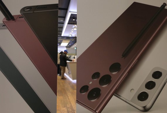 10일 서울 서초구 삼성 딜라이트에서 시민들이 삼성전자의 새로운 플래그십 스마트폰 갤럭시S22 시리즈를 체험하고 있다. 2022.2.10/뉴스1 © News1 신웅수 기자