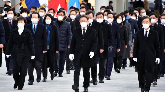 국립서울현충원 찾은 이재명 후보