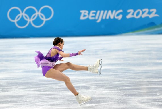 [베이징(중국)=뉴시스] 고범준 기자 = 15일 중국 베이징 캐피털 실내경기장에서 열린 피겨 스케이팅 여자 싱글 쇼트 프로그램에 앞서 카밀라 발리예바(러시아올림픽위원회·ROC)가 공식훈련을 하고 있다. 2022.02.15. bjko@newsis.com /사진=뉴시스