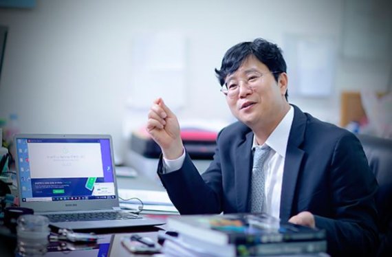 [예비 상장사 CEO 인터뷰] 강세찬 에이피알지 교수 "천연물 추출 먹는 코로나 치료제, 국내 임상 IND 임박"