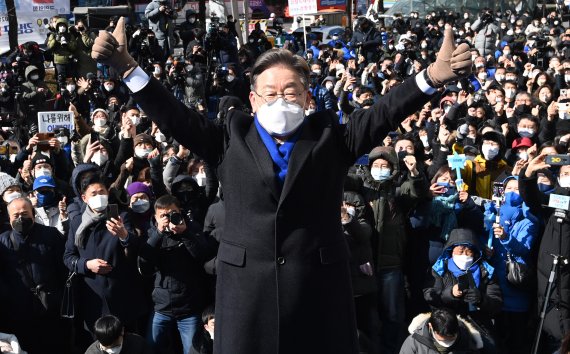 與, 尹 '신천지·건진법사' 의혹 맹폭.. "사이버 종교 정치개입 우려"