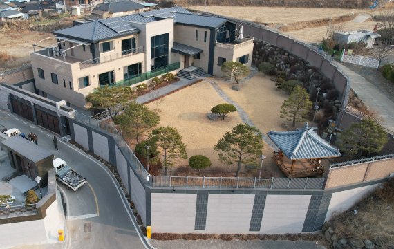 박근혜 전 대통령이 퇴원 후 정치적 고향인 대구에서 생활하기 위해 달성군 유가읍 쌍계리의 한 주택을 본인 명의로 매입한 것으로 알려졌다. 2022.2.13/뉴스1 © News1 공정식 기자