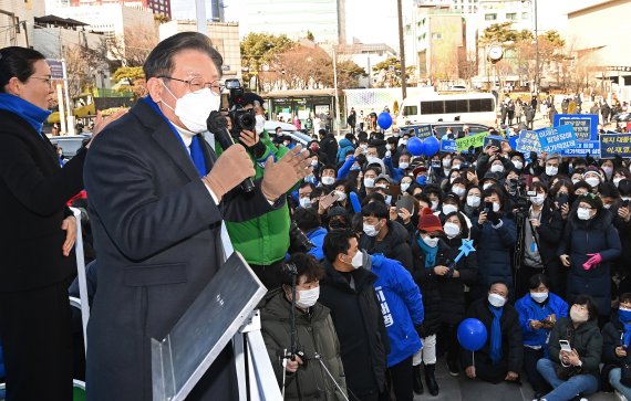 이재명 "진보 금기 깨겠다...재개발·재건축 규제 완화"