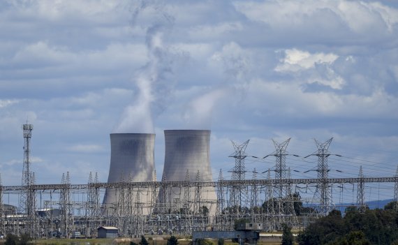2021년 11월2일 호주 헌터밸리의 머스웰브룩 인근에 있는 베이즈워터 석탄화력발전소의 모습. 호주 최대의 석탄 화력발전소가 오는 2025년 계획보다 7년 빨리 문을 닫을 것이라고