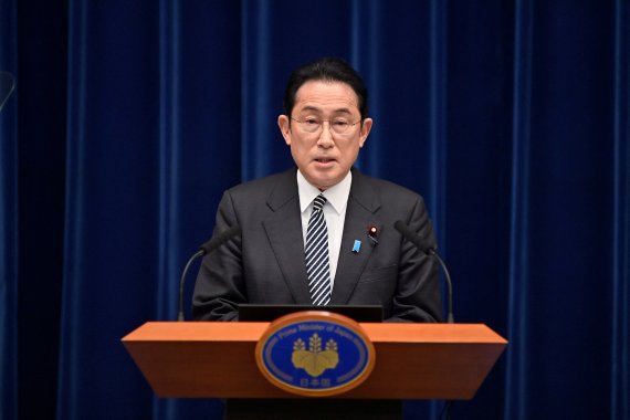 기시다 후미오 일본 총리가 지난 17일 일본 도쿄 총리관저에서 기자회견을 하는 모습. 로이터 뉴스1