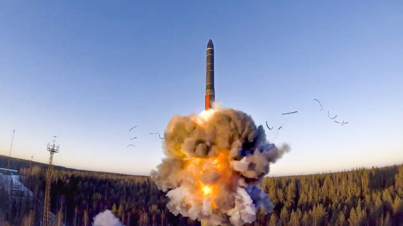 러시아가 핵무기를 사용할 수 있다는 공식 입장을 처음으로 확인했다. 러시아군이 미사일을 발사하고 있다. /사진=AP뉴시스