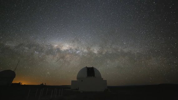 천문연구원의 KMTNet 중 하나인 남아메리카 칠레에 설치된 1.6미터 광시야 망원경. 천문연구원은 KMTNet을 통해 'Ia형 초신성'의 폭발 직후 1시간내 빛을 세계 최초로 포착해냈다. 천문연구원 제공