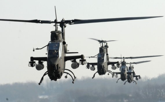 【서울=뉴시스】 육군은 작년 8월말 주회전날개가 동체에서 떨어져 나가면서 불시착하는 사고로 운항이 중단된 코브라(AH-1S) 공격헬기의 운항을 7개월여 만에 재개한다고 18일 밝혔다. (뉴시스DB)