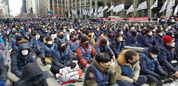 민주노총 전국택배노동조합(택배노조)가 21일 서울 중구 청계광장에서 '전국 택배노동자대회'를 열었다. /사진=노유정 기자