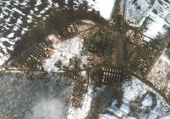 막사 테크놀로지가 제공한 위성 사진에 22일(현지시간) 우크라이나 국경에서 북쪽으로 20㎞ 떨어진 러시아 벨고로드에 새로운 병력과 군 장비가 집결해 있다. / 사진=AP뉴시스