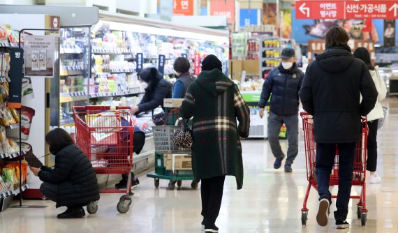 소비심리 '비관' 전환...물가인식·금리전망 '역대최고'