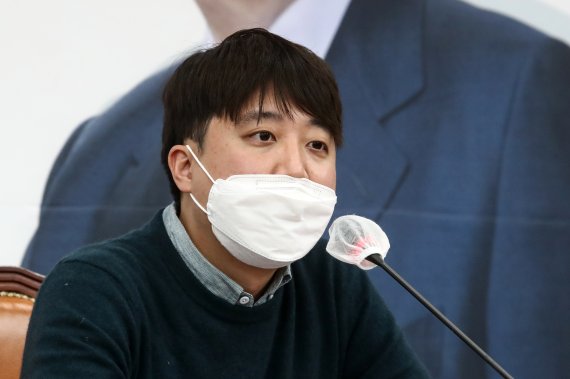 민주당 의원, 이준석 맹비난 "후보매수 하려"