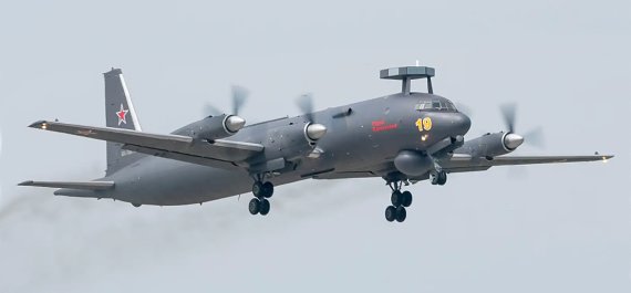 IL-38은 구소련 해군의 해상 초계기로 사용하기 위해 4발 터보프롭 일류신 여객기 IL-18을 바탕으로 개발. 구소련 해군이 운용했고 현재도 러시아 해군이 운용하는 대잠초계기다. IL-38의 공기역학적 프로토타입은 1961년 9월 28일에 첫 비행을 했으며 1967년 9월에 첫 생산 항공기가 생산되었다. 생산은 1972년까지 계속되었으나 생산량은 수출된 것까지 포함해도 60여대에 불과하다. 8대의 항공기가 러시아 해군에 인도됐다. 현대화된 대잠수함함이 러시아의 태평양 함대와 북부 함대에서 운용에 들어갔다. ⦁승무원: 7~8 ⦁길이