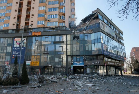 우크라이나 수도 키예프의 폭격 맞은 건물의 모습. /REUTERS/뉴스1 /사진=뉴스1 외신화상