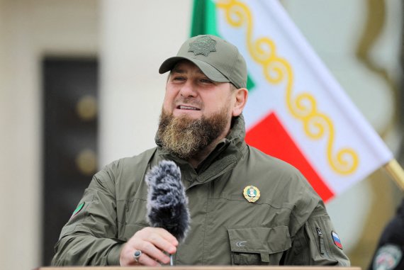 러시아 체첸자치공화국 수반 람잔 카디로프가 25일(현지시간) 민병대에게 연설하고 있다. REUTERS/뉴스1 /사진=뉴스1 외신화상