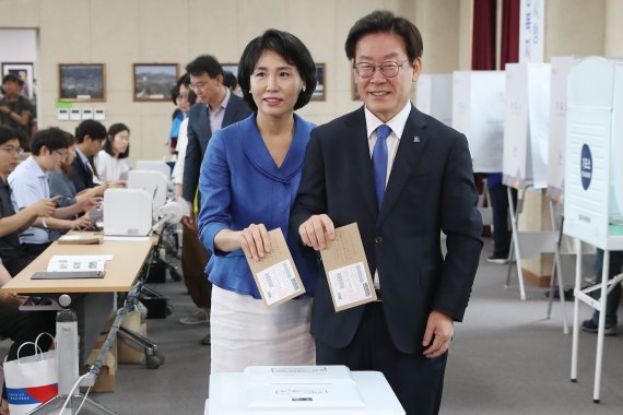 김혜경, 오늘 자택 부근서 '나홀로 투표'...대국민 사과 후 한 달만