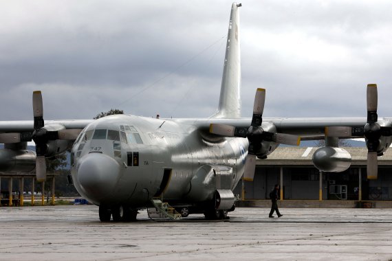 지난 27일(현지시간) 우크라이나에 제공될 군수지원 물자를 실은 그리스 공순 C-130 수송기가 엘레프시나 공군기지에서 이륙 준비를 하고 있다. 로이터뉴스1