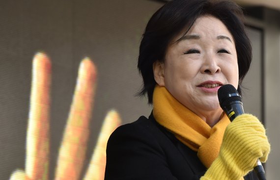 [대구=뉴시스] 이무열 기자 = 심상정 정의당 대선 후보가 26일 오전 대구 중구 동성로 광장에서 열린 유세에서 지지를 호소하고 있다. 2022.02.26. lmy@newsis.com