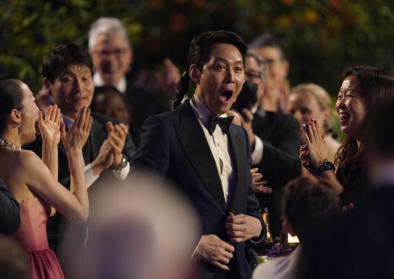 Lee Jung-Jae reacts in the audience as he is announced the winner for the award for outstanding performance by a male actor in a drama series for /사진=뉴시스 외신화상