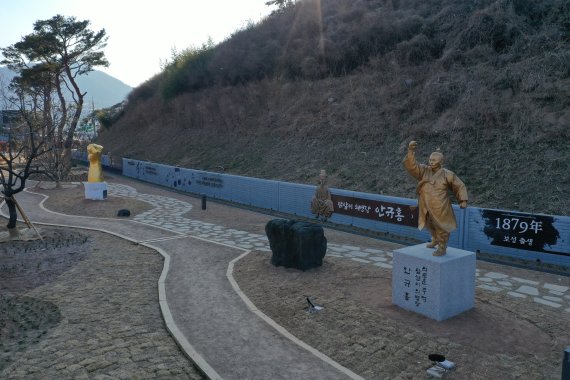 전남 보성군이 '의향(義鄕)', '예향(藝鄕)', '다향(茶鄕)' 3보향의 고장 특성을 살려 벌교읍에 '의(義)'를 주제로 한 벌교선근공원<사진>을 조성해 오는 3월 1일 개방한다.사진=보성군 제공