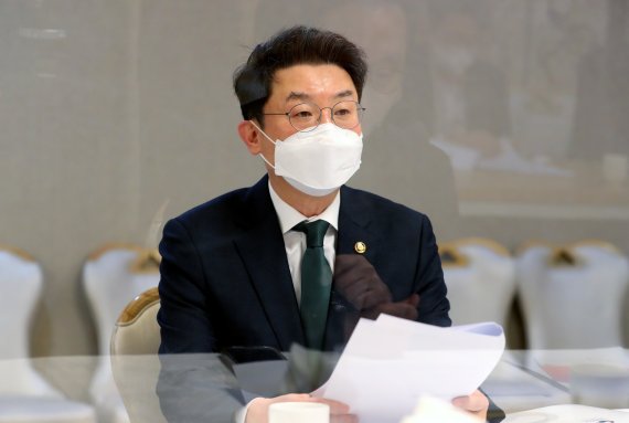 워싱턴 찾은 기재차관, 美 재무부에 "러 추가 제재방안 검토"(종합)