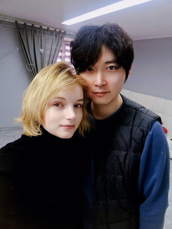 올해 5월 결혼을 앞둔 우크라이나 국적인 아나스타샤씨(27·여)와 대구 YMCA에 간사로 근무하고 있는 이건희씨(36)의 모습.(이건희씨 제공) © 뉴스1