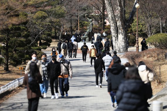 2일 전면등교를 시작한 한남대학교 캠퍼스가 학생들로 붐비고 있다. (한남대 제공) © 뉴스1