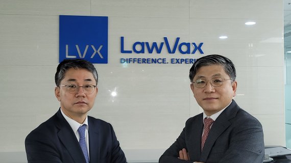 자타공인 '특수통' 김기동 대표 변호사(사시 31회·오른쪽)와 이동열(사시 32회) 대표 변호사는 최근 법무법인 로백스(LawVax)를 설립했다.