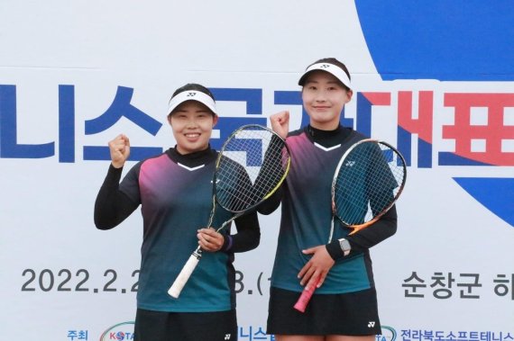 국가대표로 선발된 이수진(왼쪽), 고은지 선수.© 뉴스1