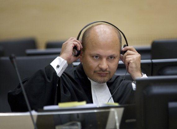 지난 2007년 6월4일 네덜란드 헤이그의 국제형사재판소(ICC) 시에라리온 특별재판 법정에 참석한 카림 칸 검사. AP뉴시스