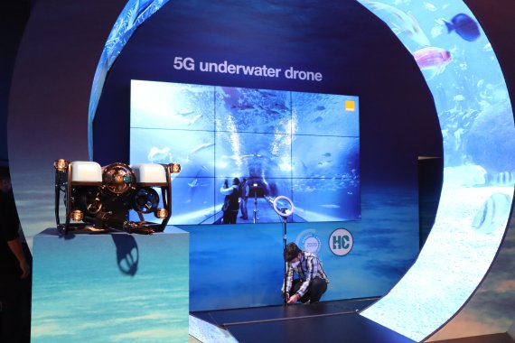 수중 드론이 보낸 영상 감상하고 로봇이 만든 칵테일 마시는 시대 [MWC 2022]