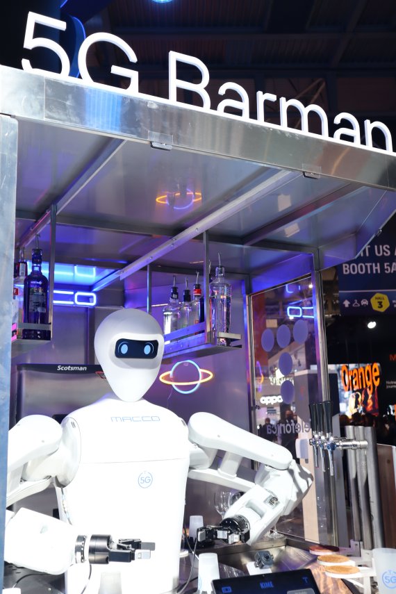 수중 드론이 보낸 영상 감상하고 로봇이 만든 칵테일 마시는 시대 [MWC 2022]